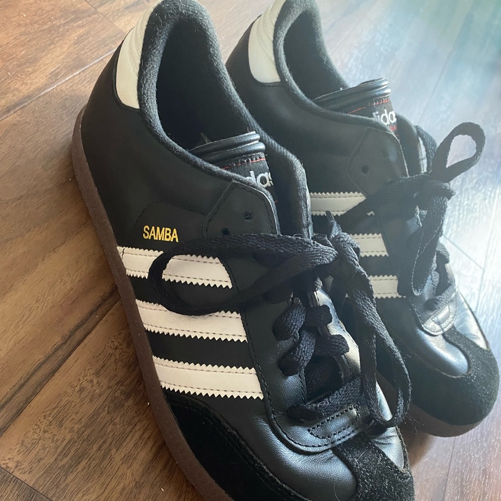SOLD Men’s 5&1/2 Adidas Sambas Decent Condition